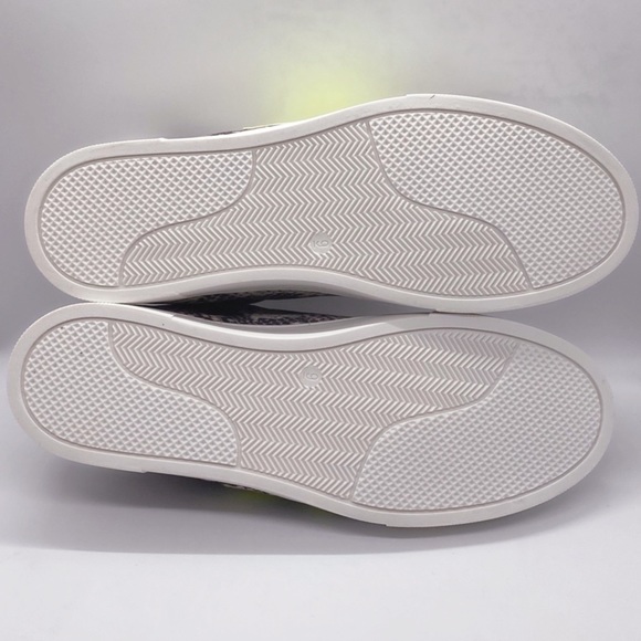 Steven by Steve Madden Reeves Printed Star Patch Sneakers - Picture 8 of 9